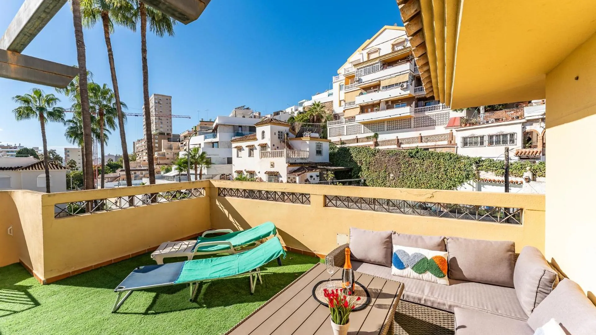 Lägenhet Malagasuite Beautiful Pool & Parking Torremolinos